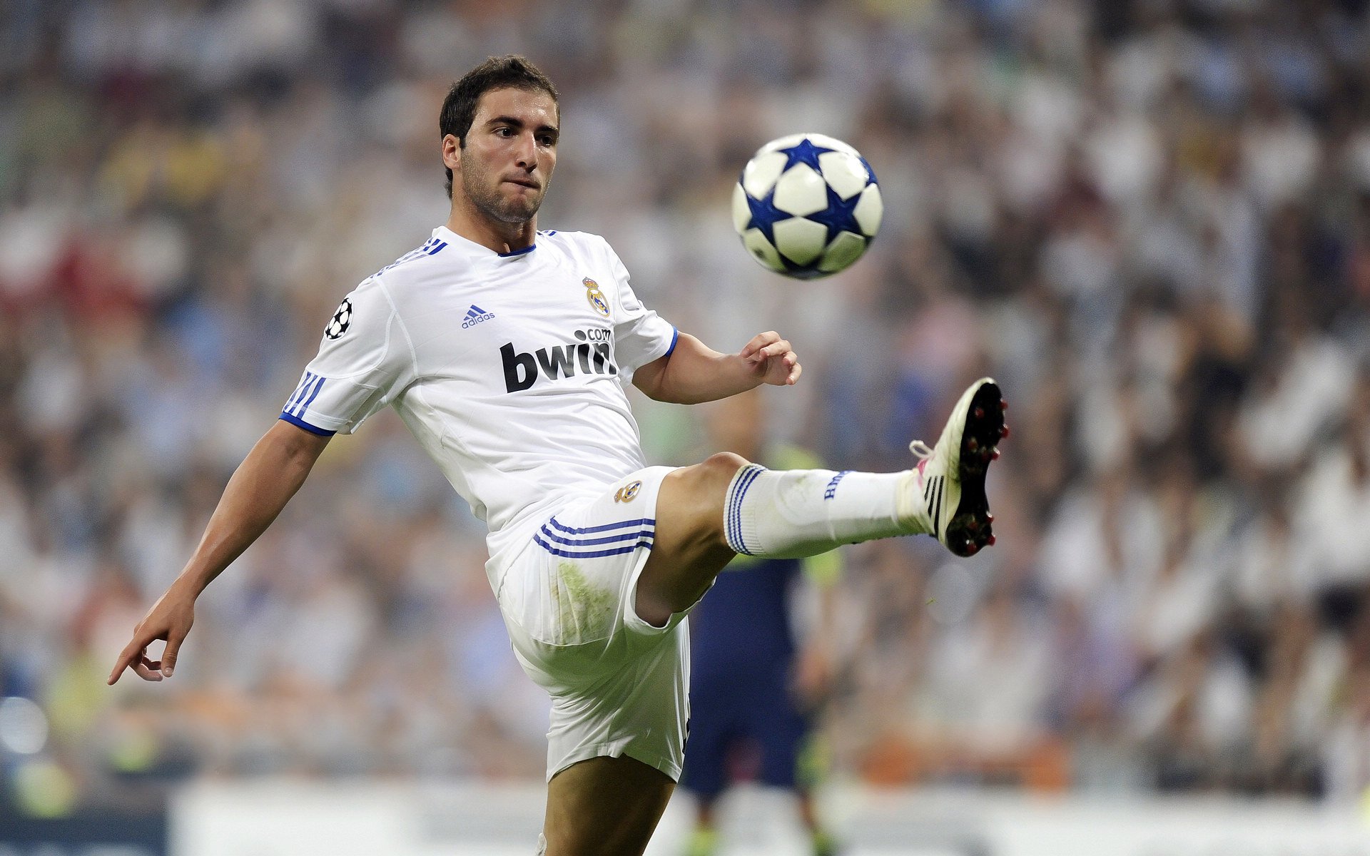 法甲比赛夜场，精彩进球和精彩扑救持续不断，法甲比赛足球